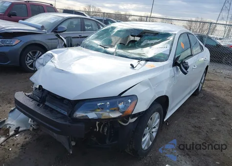 2015 Volkswagen Passat 1.8T Wolfsburg Edition z USA, uszkodzony, nr VIN 1VWAT7A33FC099429